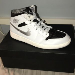 Jordan 1 retro mid wolf grey